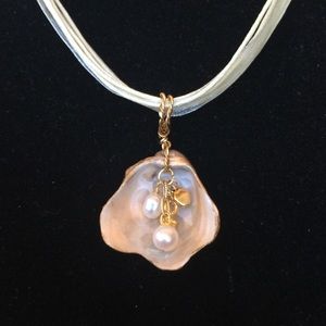 SJC Gold Leaf Shell Pendant w/Pearls